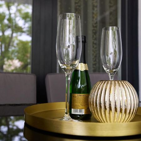 Starlight Bronze Szeged- Exclusive Apartment Ngoại thất bức ảnh