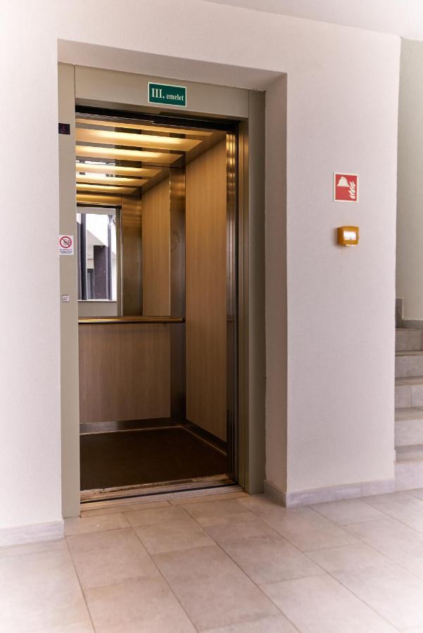 Starlight Bronze Szeged- Exclusive Apartment Ngoại thất bức ảnh