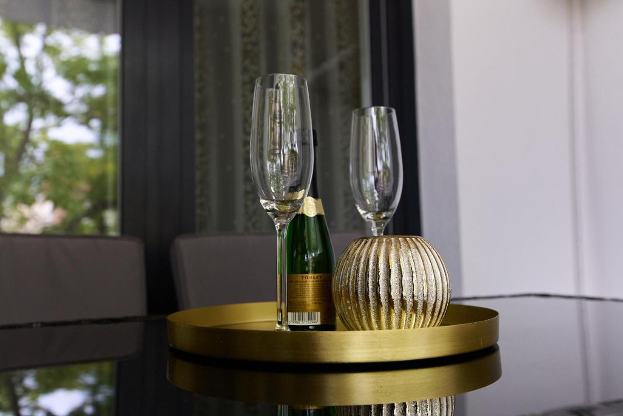 Starlight Bronze Szeged- Exclusive Apartment Ngoại thất bức ảnh