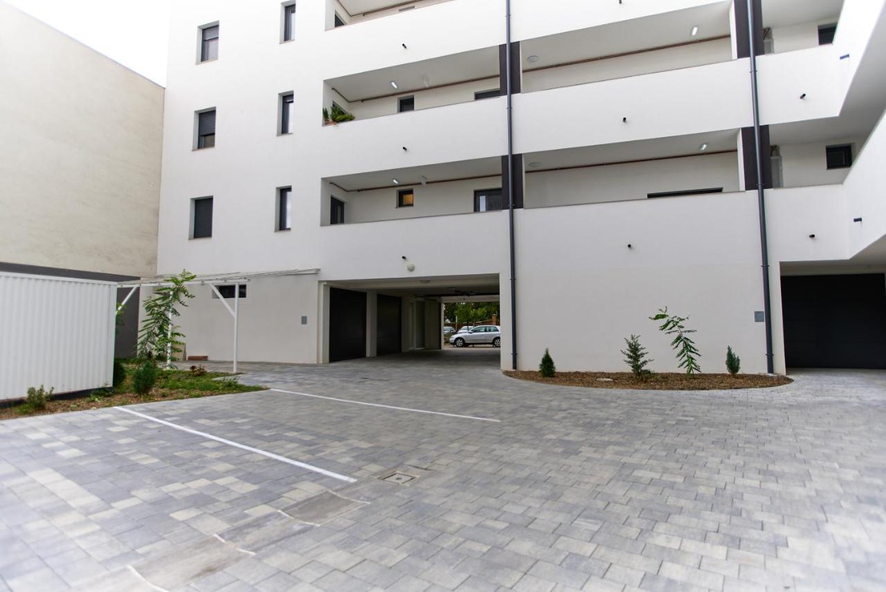 Starlight Bronze Szeged- Exclusive Apartment Ngoại thất bức ảnh
