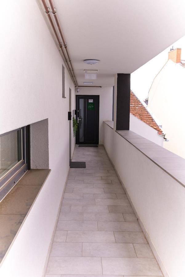 Starlight Bronze Szeged- Exclusive Apartment Ngoại thất bức ảnh