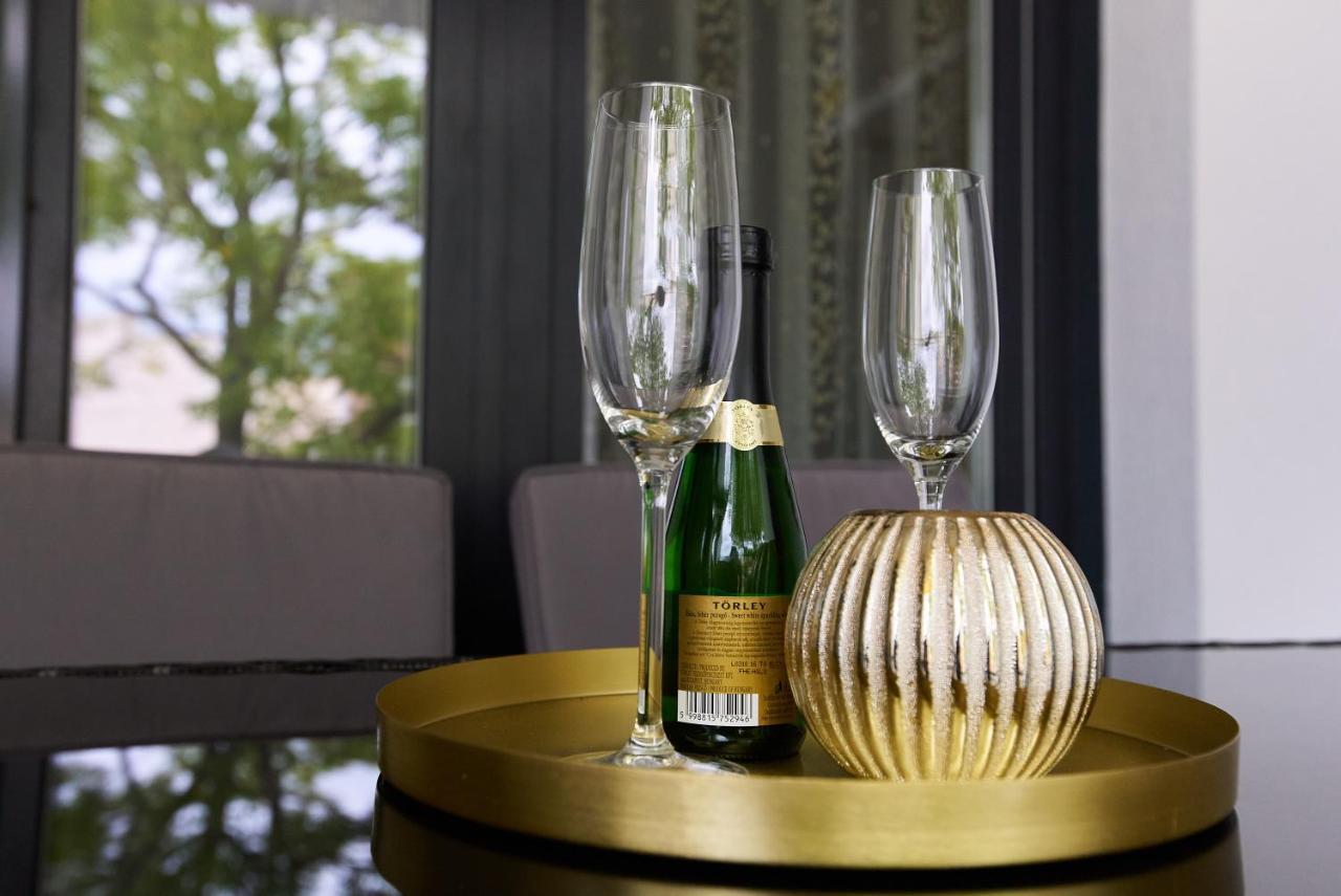 Starlight Bronze Szeged- Exclusive Apartment Ngoại thất bức ảnh